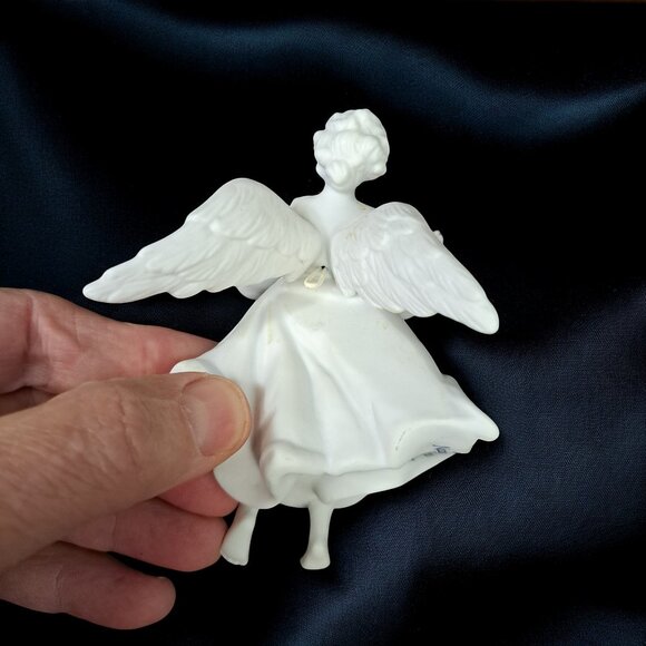 Avon Nativity Collectibles The Angel Flying Hanging White Porcelain Bisque w/Box - Picture 6 of 12